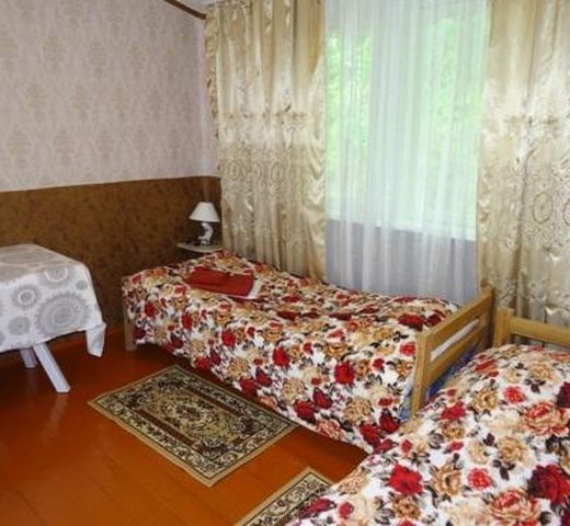 Золотая бухта / Номера / Эконом 2-местный 1-комнатный (с удобствами на блок, летний домик)