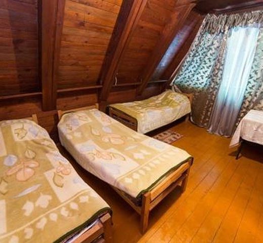 Золотая бухта / Номера / Эконом 3-местный 1-комнатный (с удобствами на блок, летний домик)
